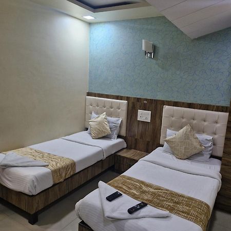 Hotel Crystal Park Near Nesco Exhibition Center Mumbai Exterior photo