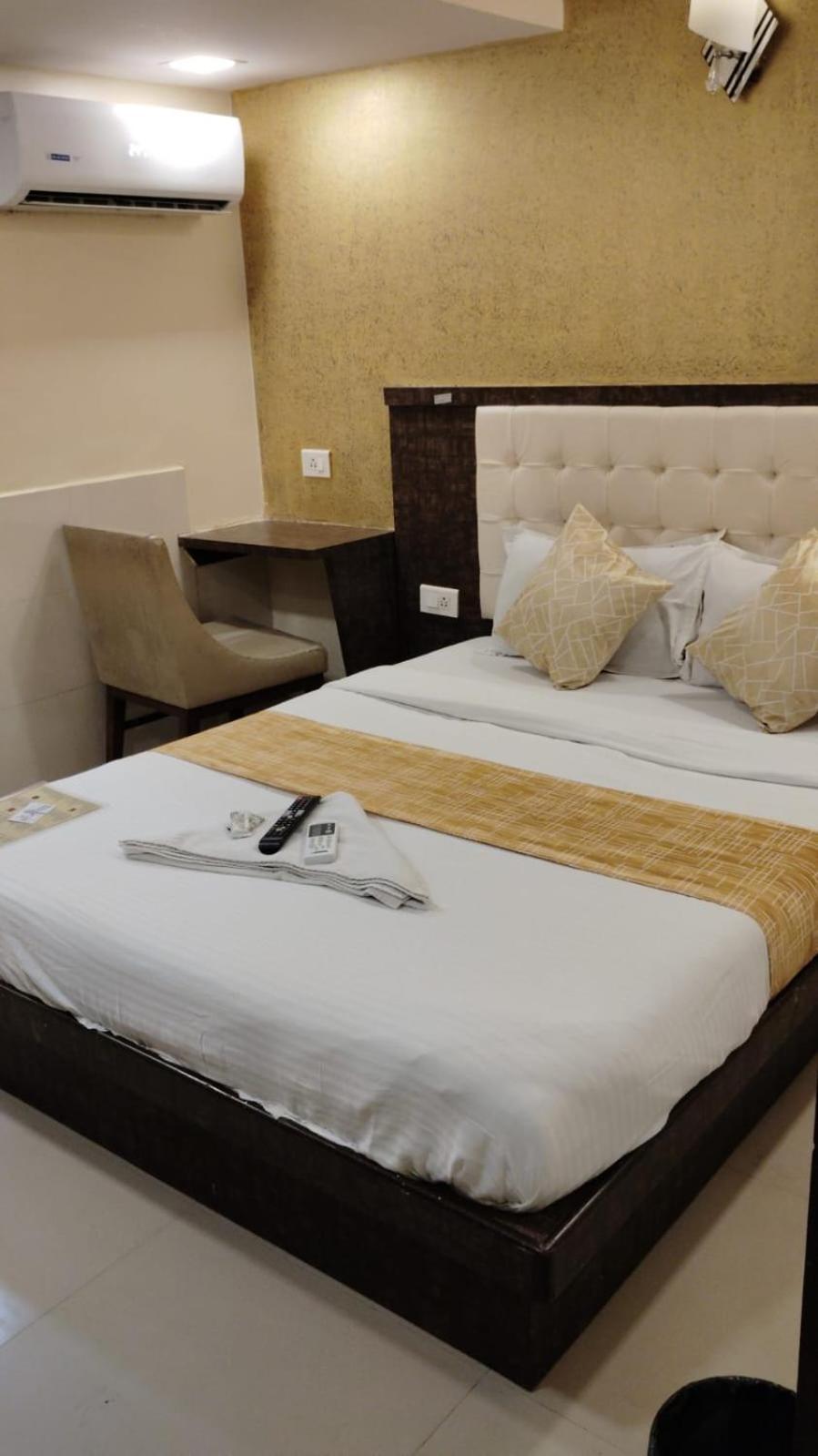 Hotel Crystal Park Near Nesco Exhibition Center Mumbai Exterior photo