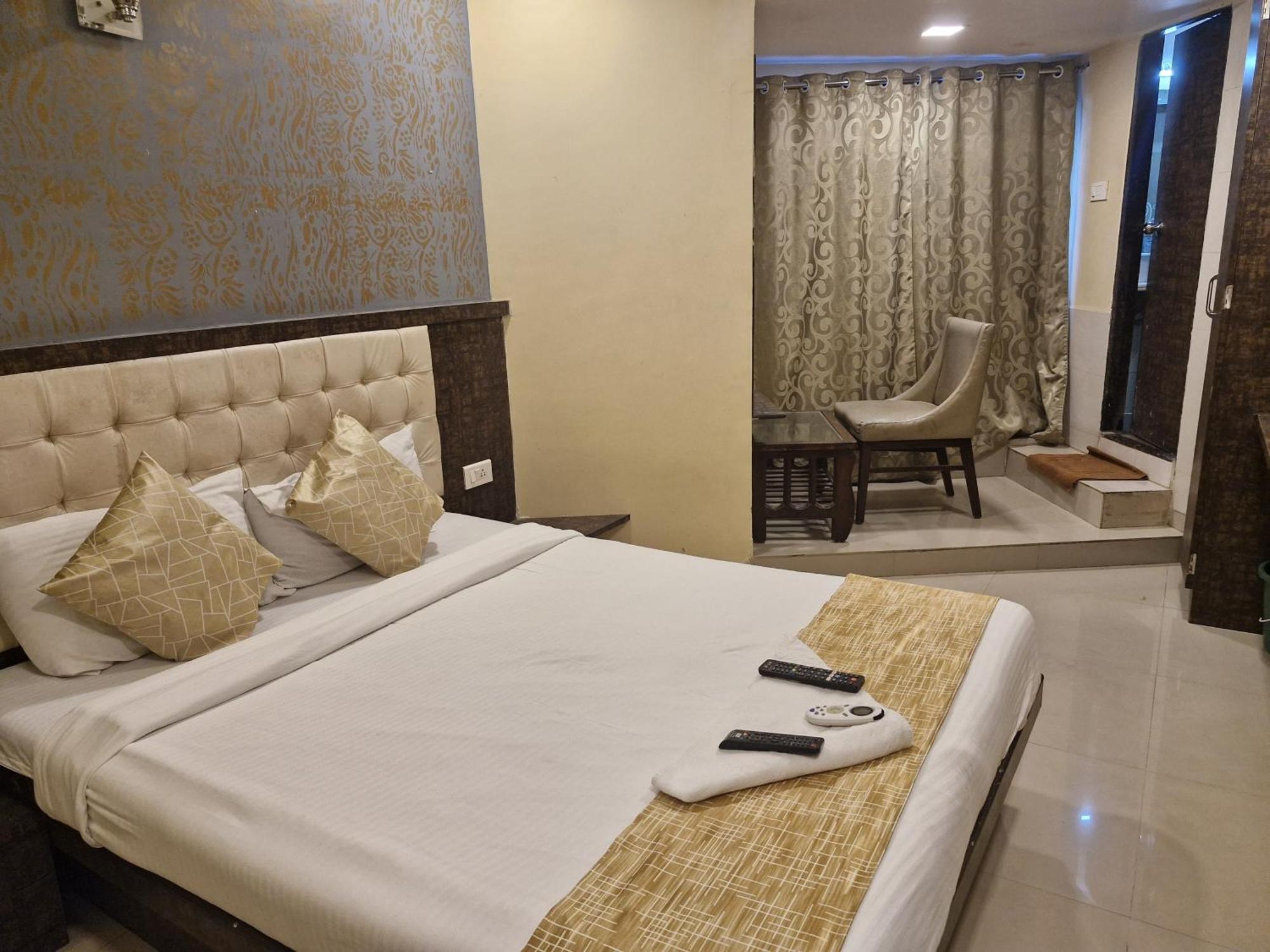 Hotel Crystal Park Near Nesco Exhibition Center Mumbai Exterior photo
