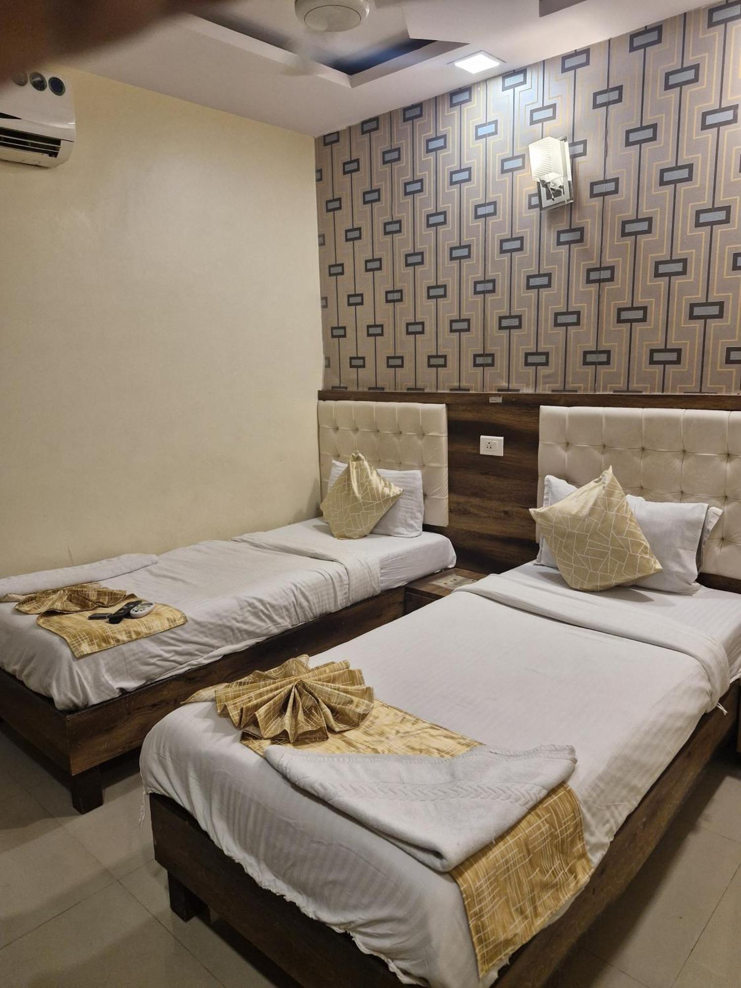 Hotel Crystal Park Near Nesco Exhibition Center Mumbai Exterior photo