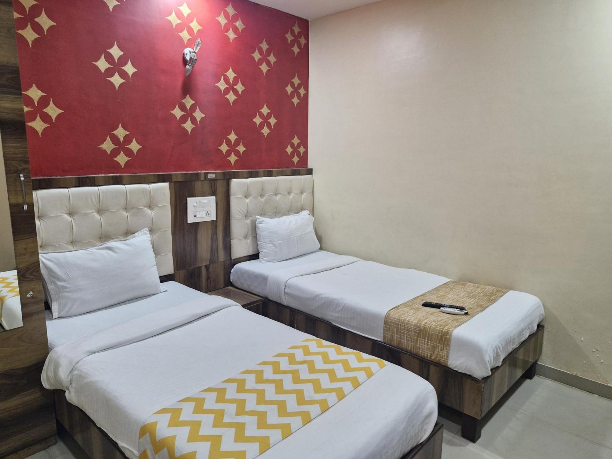 Hotel Crystal Park Near Nesco Exhibition Center Mumbai Exterior photo