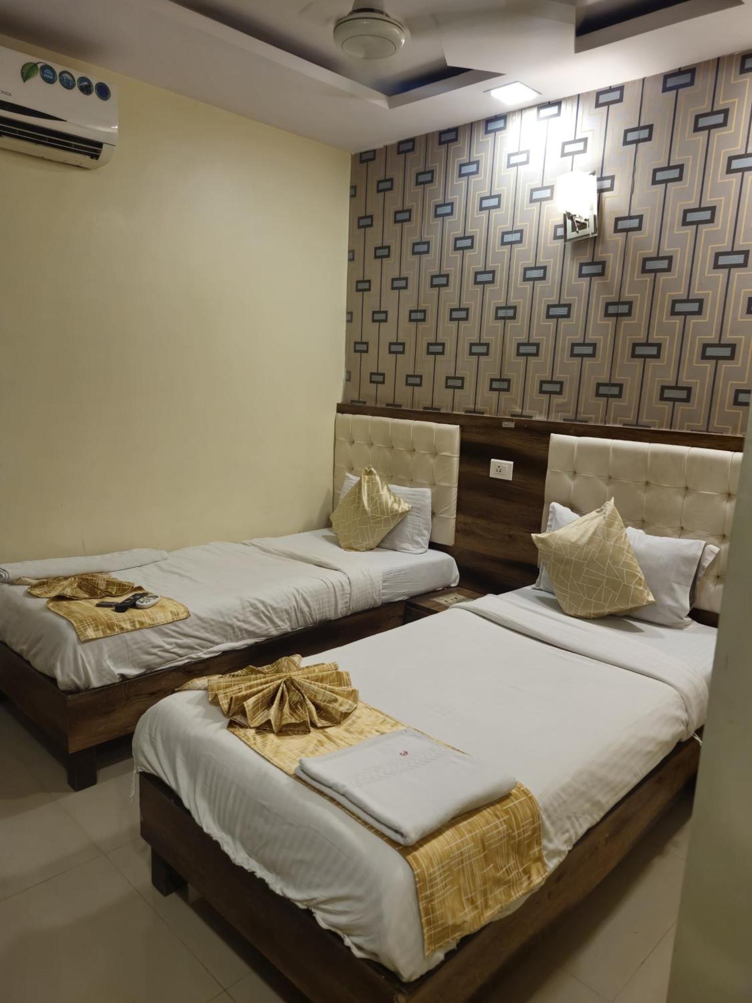 Hotel Crystal Park Near Nesco Exhibition Center Mumbai Exterior photo